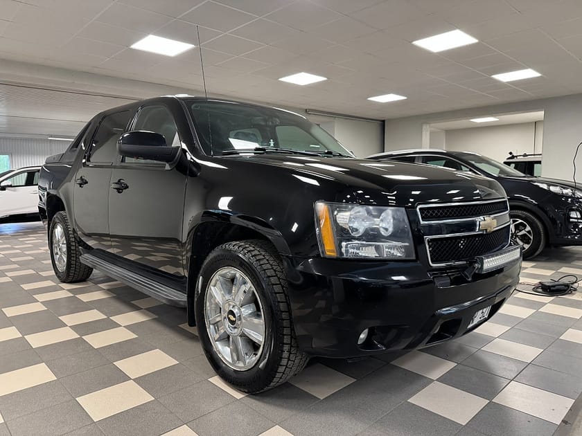 Bild 2 av Chevrolet Avalanche 5.3 V8 E85 4WD Hydra-Matic 330 Hk Taklucka Drag