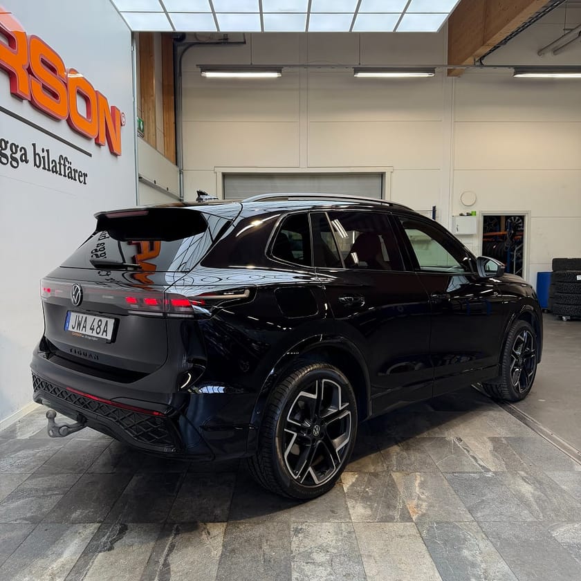 Bild 4 av Volkswagen Tiguan 2.0 TDI 4M R-Line Black Edt 360° Massage Värmare Drag