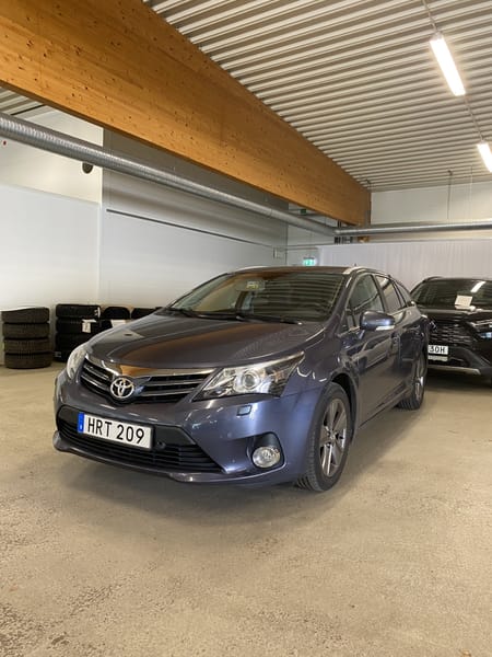 Toyota Avensis Kombi 1.8 Valvematic | Vinterhjul | Dragkrok | MoK