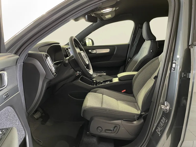 Bild 13 av 15 – Volvo XC40 B3 FWD Bensin Plus Dark