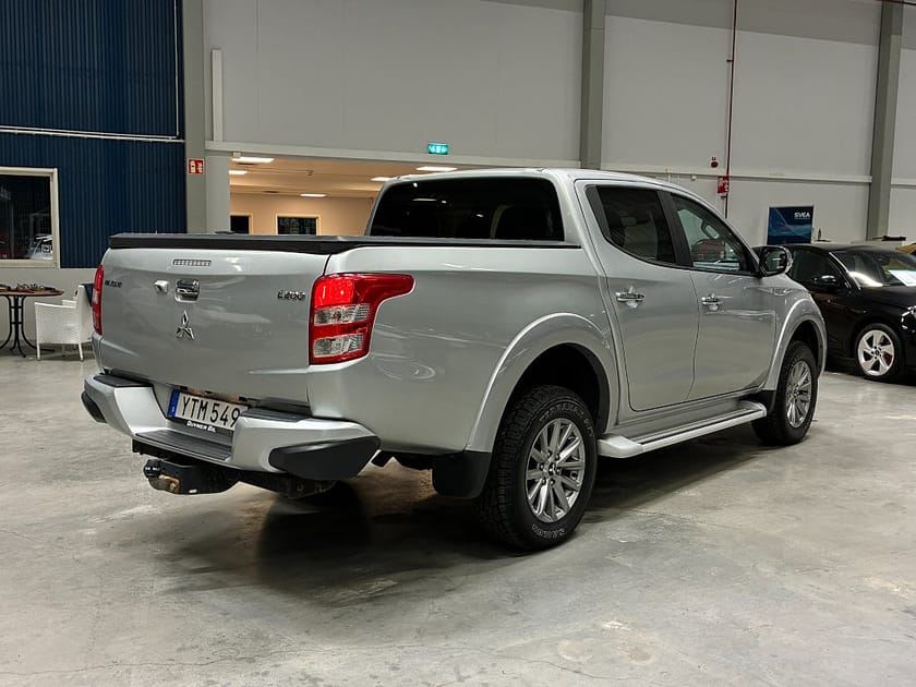Bild 3 av Mitsubishi L200 Dubbelhytt 2.4 4WD Värmare Drag Flaklock