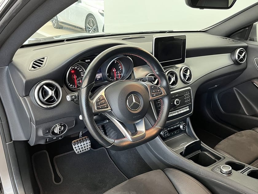 Bild 5 av Mercedes-Benz CLA 250 Shooting Brake AMG-Paket Drag Automat 18" Backkamera