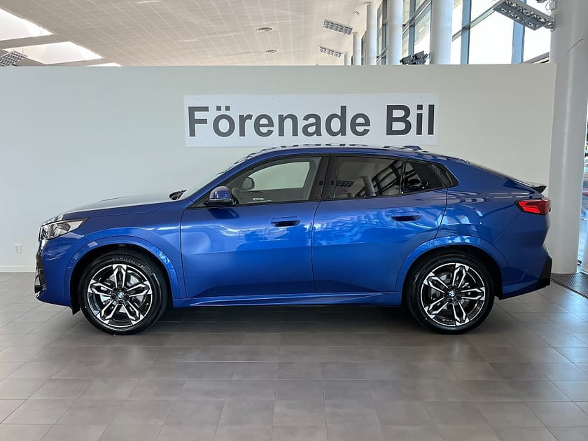 Bild 3 av BMW iX2 xDrive30 M Sport Dragkrok 19" Rattvärme Park Assist