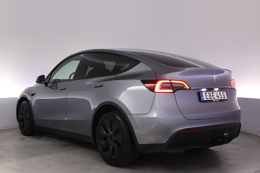 Bild 4 av Tesla Model Y Long Range AWD Autopilot Pano Drag