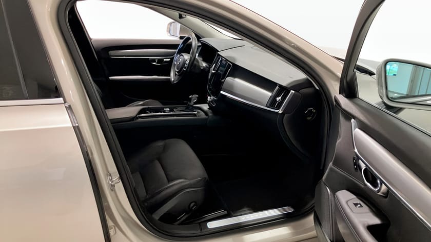 Bild 3 av Volvo V90 D4 Momentum Advanced SE / Drag / Kamera