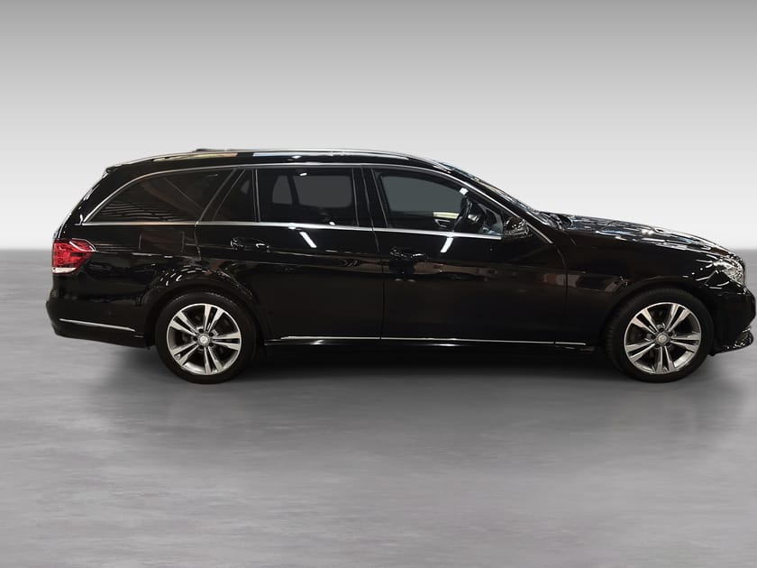 Bild 4 av Mercedes-Benz E 220 T BlueTEC 4MATIC