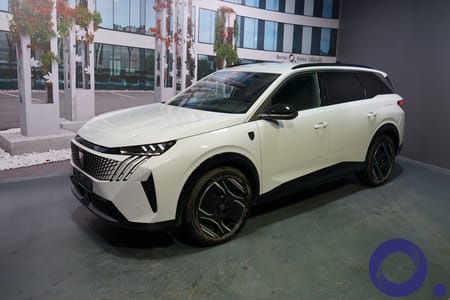 Peugeot E-5008 Dual Motor