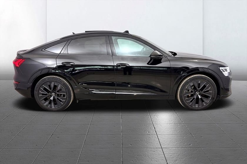 Bild 4 av Audi Q8 Sportback 55 e-tron quattro SB Q S Line Selection Assistpkt Drag Pano 360° B&O 408hk