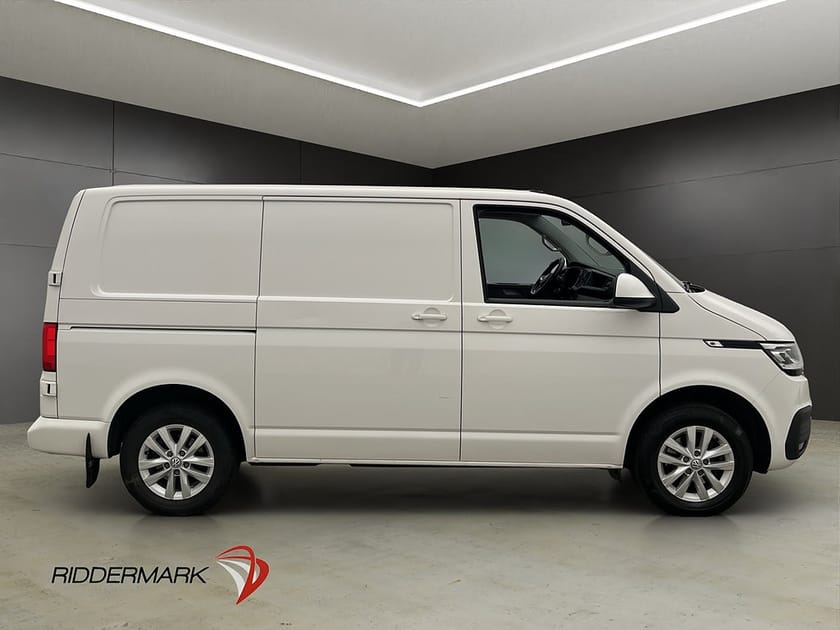 Bild 2 av Volkswagen Transporter 4M Värmare Drag B-Kamera CARPLAY Moms