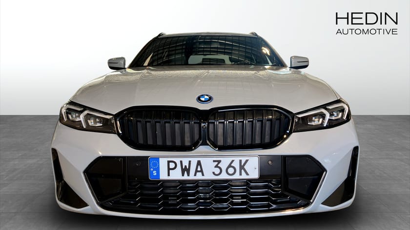 Bild 2 av BMW 330e Touring Steptronic // M-SPORT // PANORAMA // DRAG