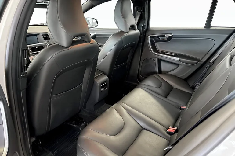 Volvo V60 Cross Country D4