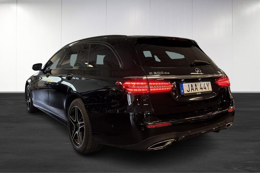 Bild 4 av Mercedes-Benz E 300 T de AMG Exteriör/Night Package/Dragkrok/Backkamera