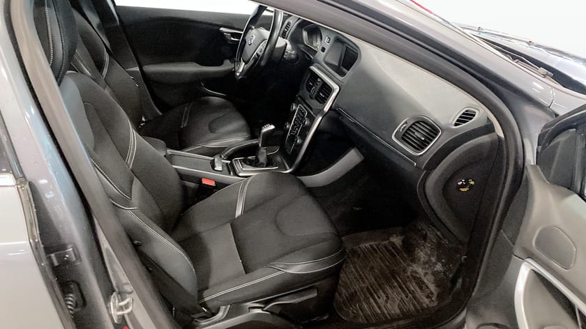 Bild 3 av Volvo V40 T3 Manuell, 150hk,  Inga garantier