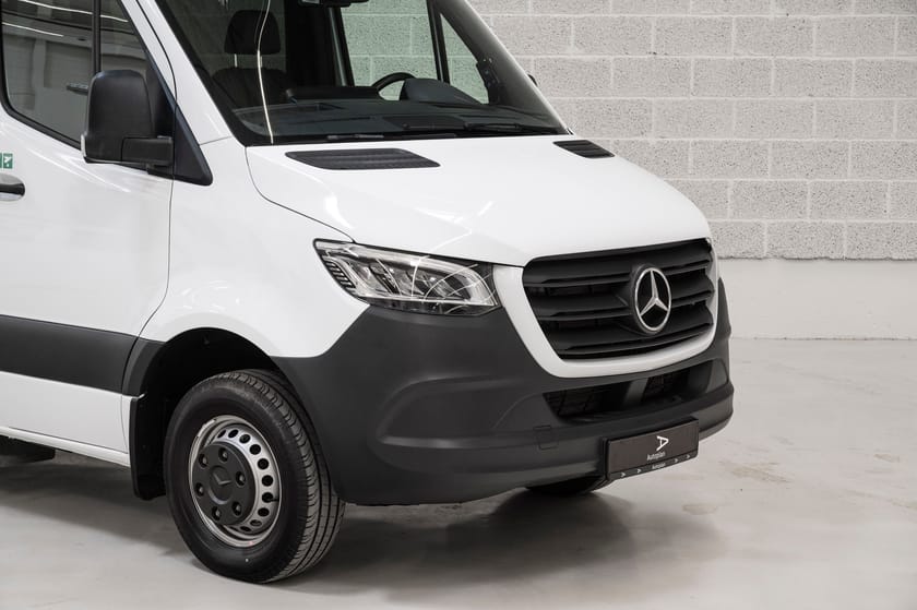 Bilde 3 av Mercedes-Benz Sprinter 517 CDI RWD Tourer 17-seter | Krok/Kamera/DAB