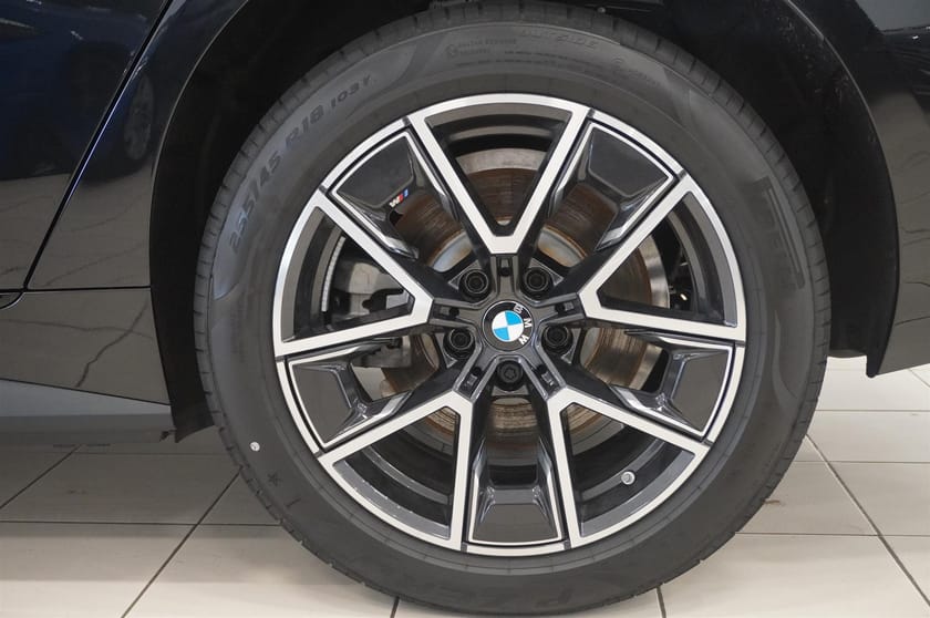 Bild 5 av BMW i4 eDrive40 Gran Coupé M Sport Active Ed Drag Aktiv Fartpilot HiFi