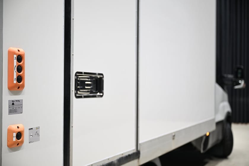 Bild 4 av Iveco Daily 35-140 Chassi Cab 136HK Automat|Volymskåp|Bakgavellyft|Kylbil|Sidodörr