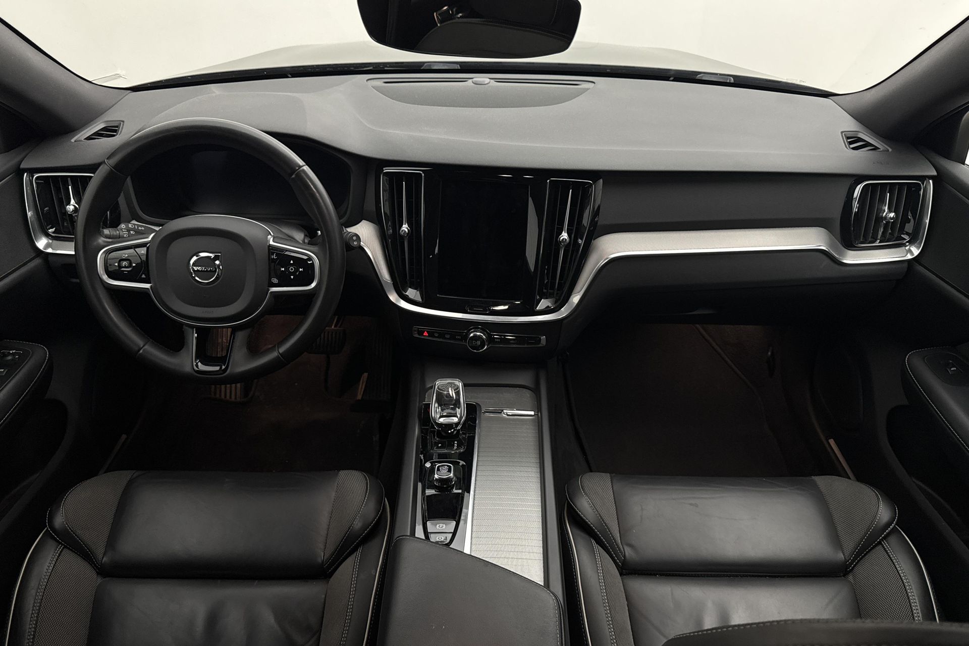 Volvo V60 B4 2023, photo 7/10