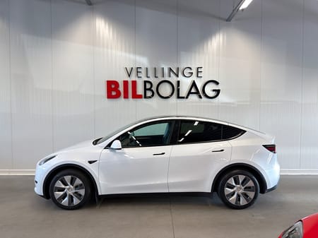 Tesla Model Y Standard Range RWD B-Kamera Skinn