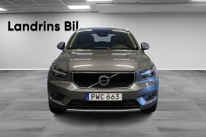 Bild 2 av Volvo XC40 D4 AWD Momentum *aut* 360-kamera* helskinn*drag*