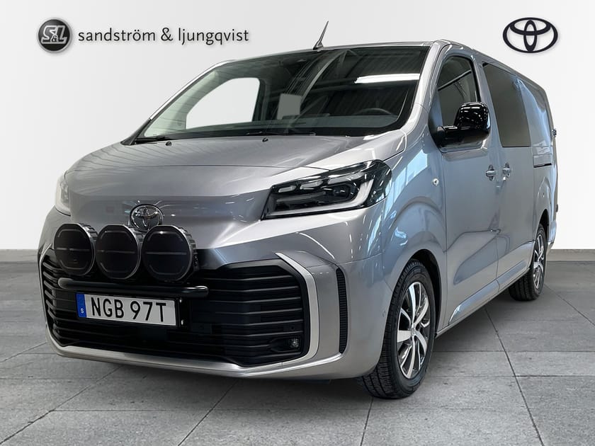 Bild 1 av Toyota Proace Crew Van L2 LONG DUBBELHYTT 2,0D 180 HK AUTO PREMIUM 2