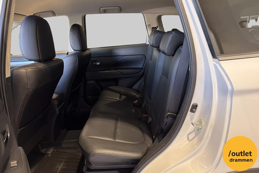 Bilde 3 av Mitsubishi Outlander PHEV Instyle+ /Skinn / Rockford Fosgate / EU 2027