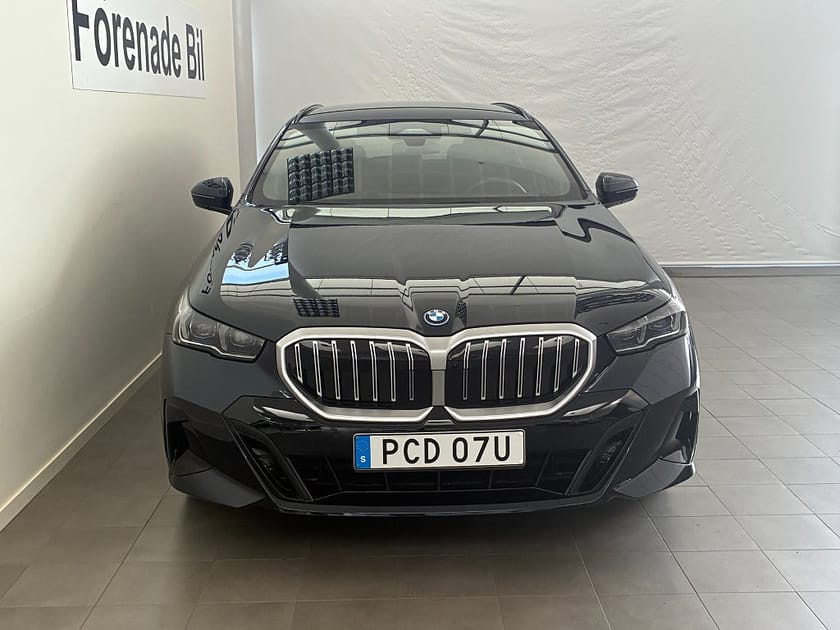 Bild 2 av BMW 530e xDrive Touring M Sport Drag B&W Rattvärme ComfortAccess