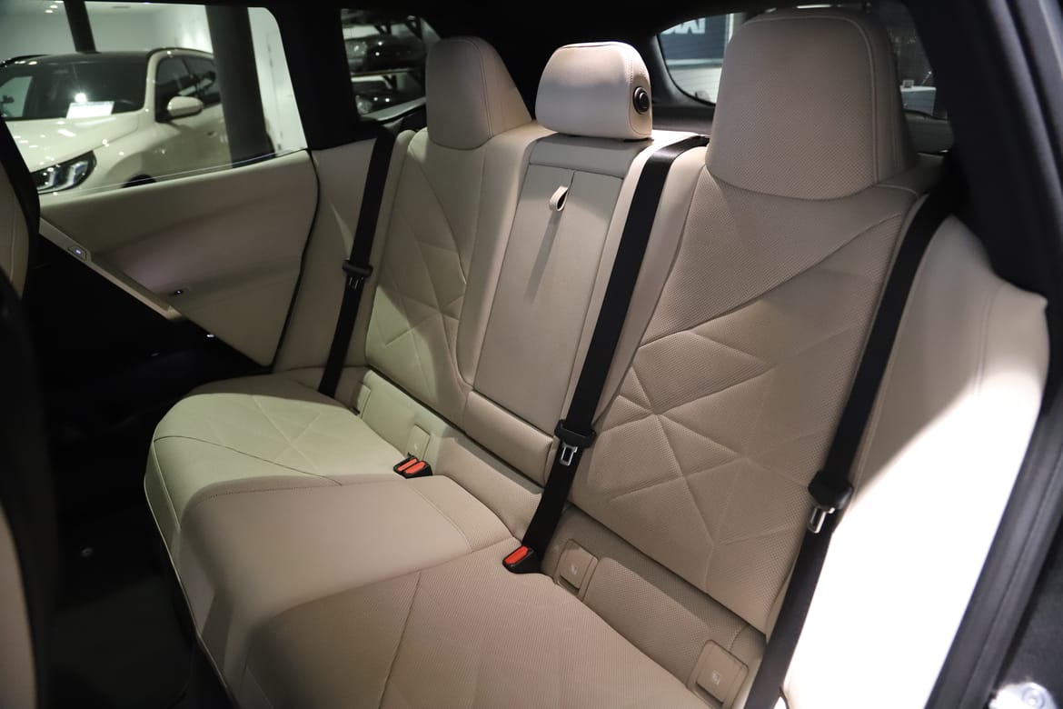 BMW iX xDrive40, 326ps, 2023