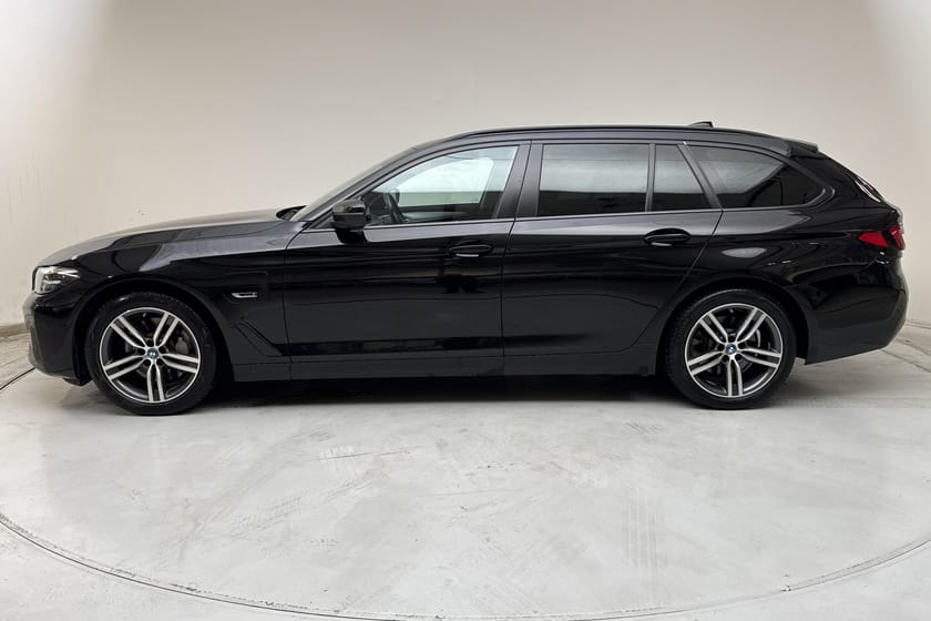 Bild 2 av BMW 530e Touring 530 Touring, G31 12kWh LCI (292hk)
