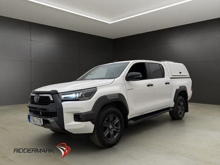 Toyota Hilux Dubbelhytt Invincible 2.8 4WD M/K-Värm Drag JBL Kåpa Moms