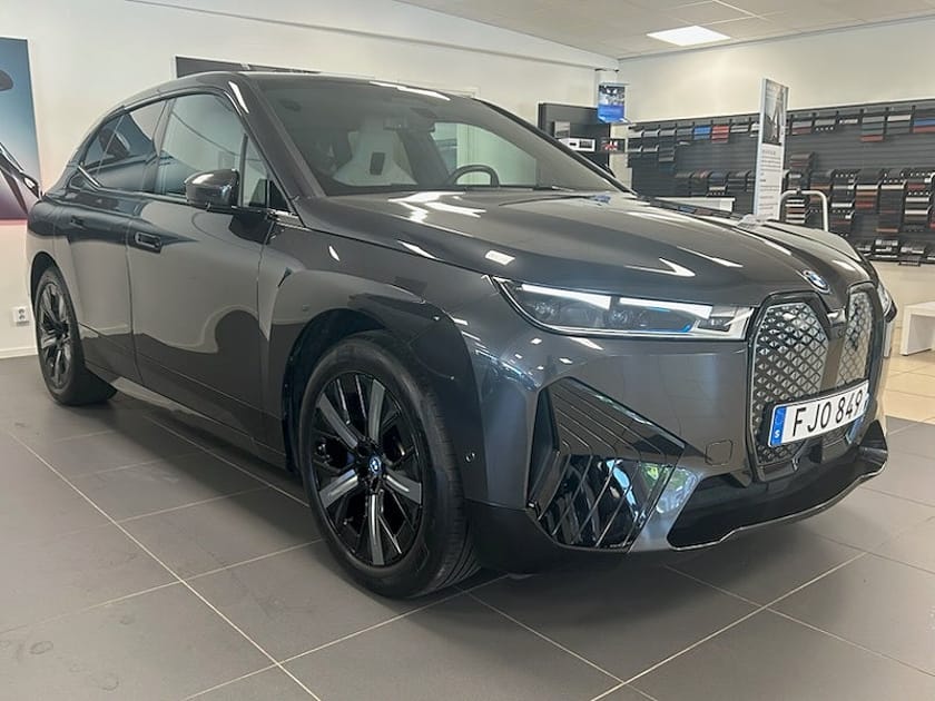 Bild 3 av BMW iX xDrive50 M-Sport Adaptiv Farthållare Keyless H/K