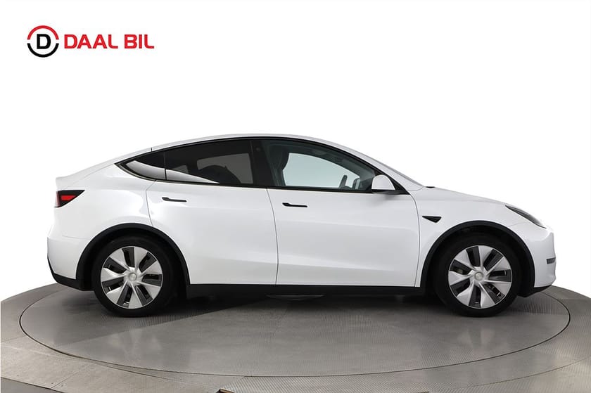 Bild 5 av Tesla Model Y Long Range AWD 77 kWh 514HK AUTOPILOT DRAG B-KAM NFC