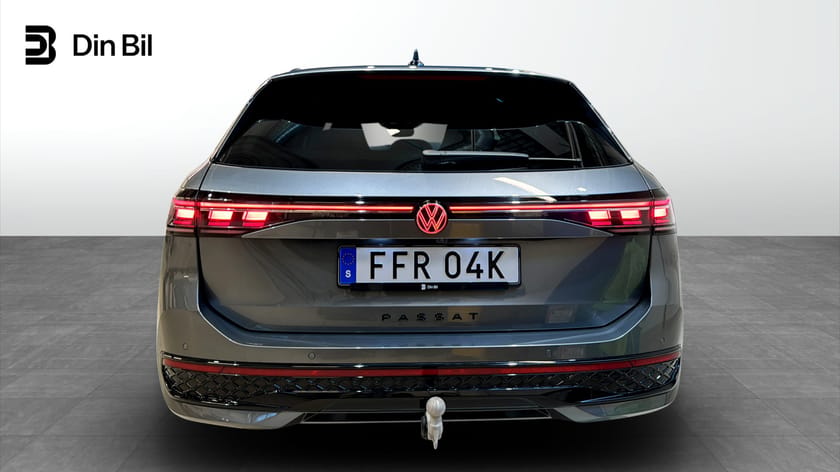Bild 5 av Volkswagen Passat Variant eHybrid DSG SWE R-Line Black Panorama Drag Värmare