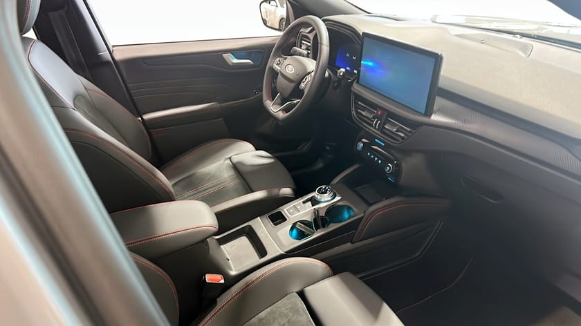Bild 3 av Ford Kuga Hybrid AWD 2.5 ELHYBRID 183HK ST-Line X Panorama/Matrix