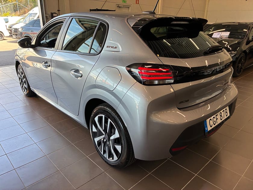Bild 3 av Peugeot 208 HYBRID 100 Style Automat/Apple CarPlay/LED/P-sensorer bak