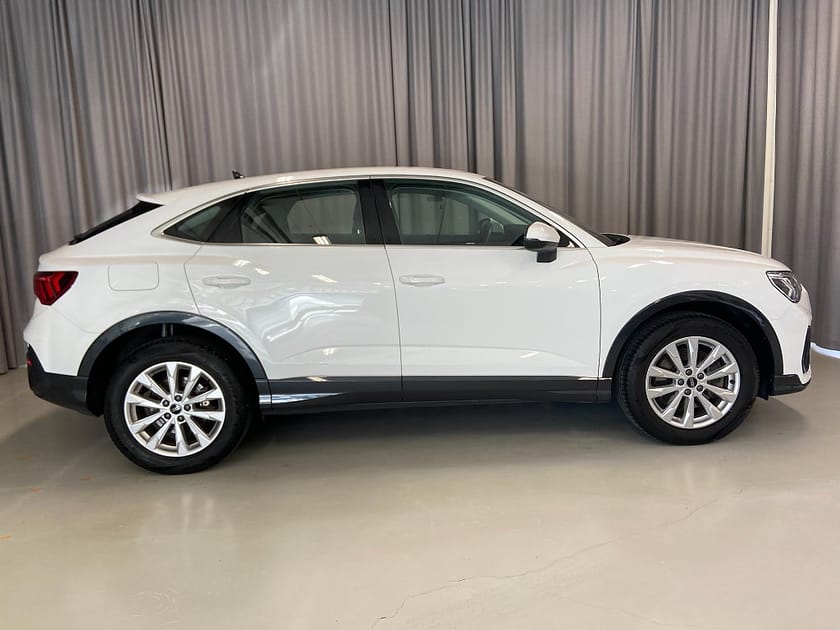 Bild 4 av Audi Q3 Sportback 45 TFSI e 245hk Proline Drag Apple car