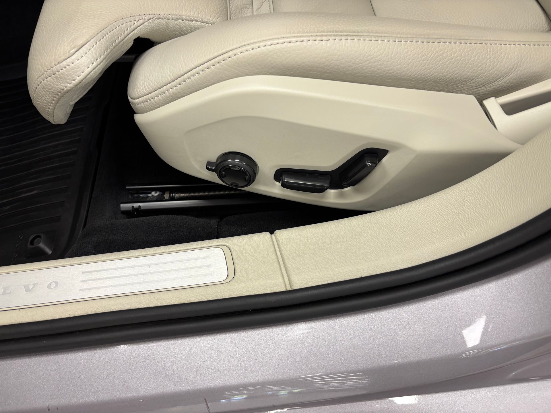 Volvo V60 T6 Plus Dark Nordic Edition 2026, bild 7/10