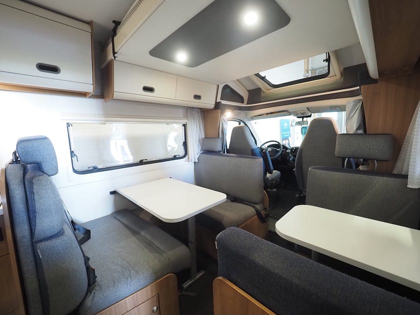 Bild 4 av Sun Living Campervan Fiat S 70 DK AC I 6 bälten I 6 bäddar I 3500kg I B-kort