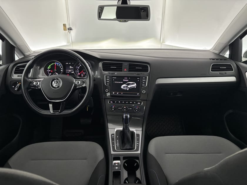 Bild 5 av Volkswagen e-Golf 116hk Kamera Navi Adaptiv Farth. CarPlay Kupévärm