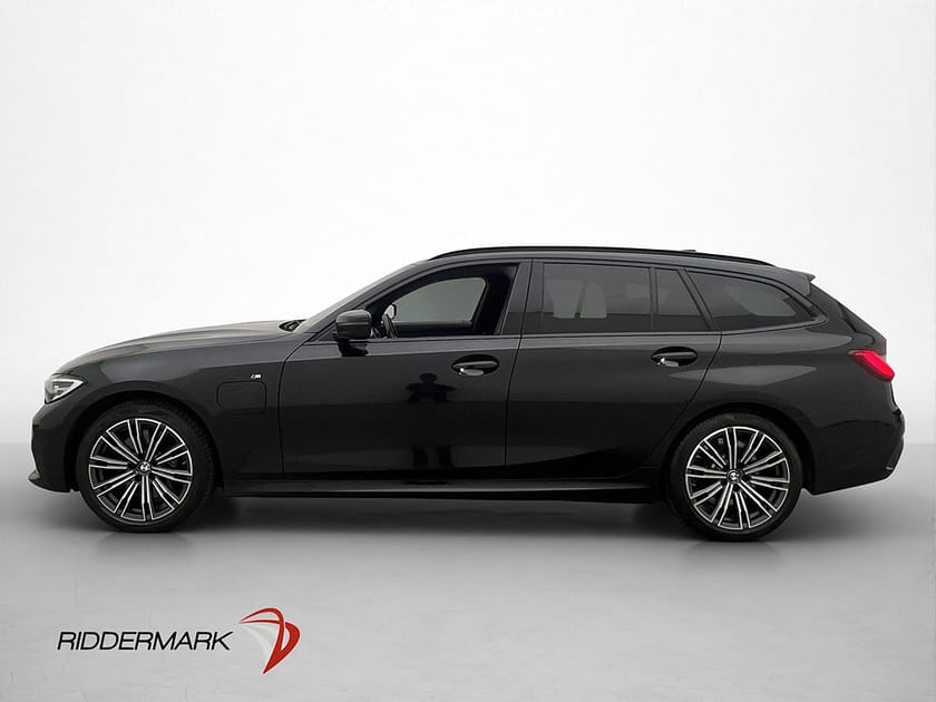 Bild 2 av BMW 330e Touring 292hk M-Sport Dragkrok Rattvärme CarPlay