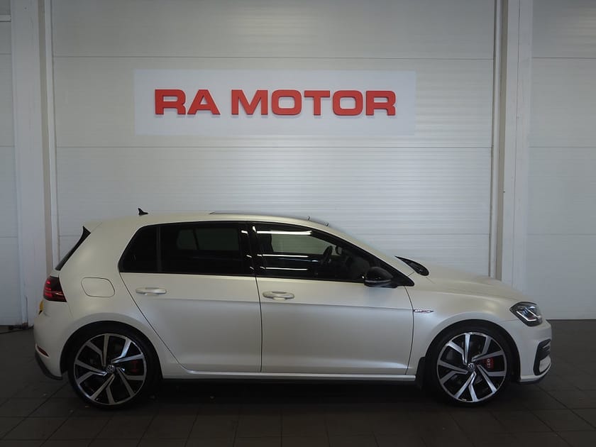 Bild 4 av Volkswagen Golf  GTI Performance 2.0 TSI 245hk Taklucka Dynaudio Cockpit