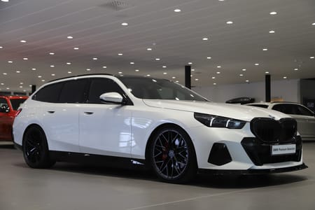 BMW i5 eDrive40 Touring eDrive 40 // M sport // Panorama // B&W Ljud