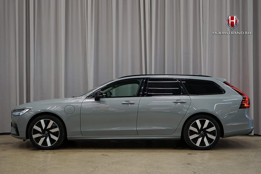 Bild 1 av Volvo V90 Recharge T6 AWD Plus Dark Drag B&W Värme Carplay BLIS