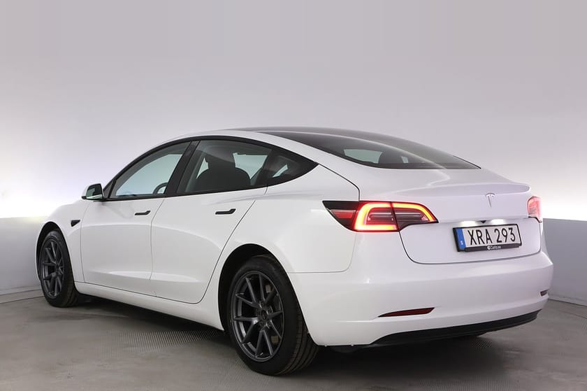 Bild 4 av Tesla Model 3 Standard Range Refresh AP Pano Drag V-hjul