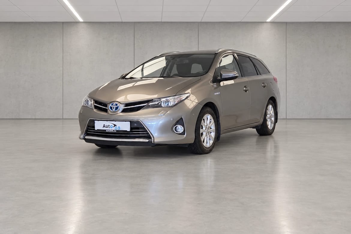 Toyota Auris Touring Sports Hybrid 2013