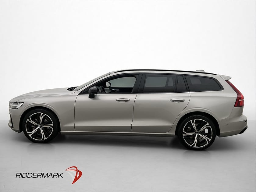 Bild 4 av Volvo V60 B4 Ultimate Dark B&W Pano 360° HuD *SE SPEC*