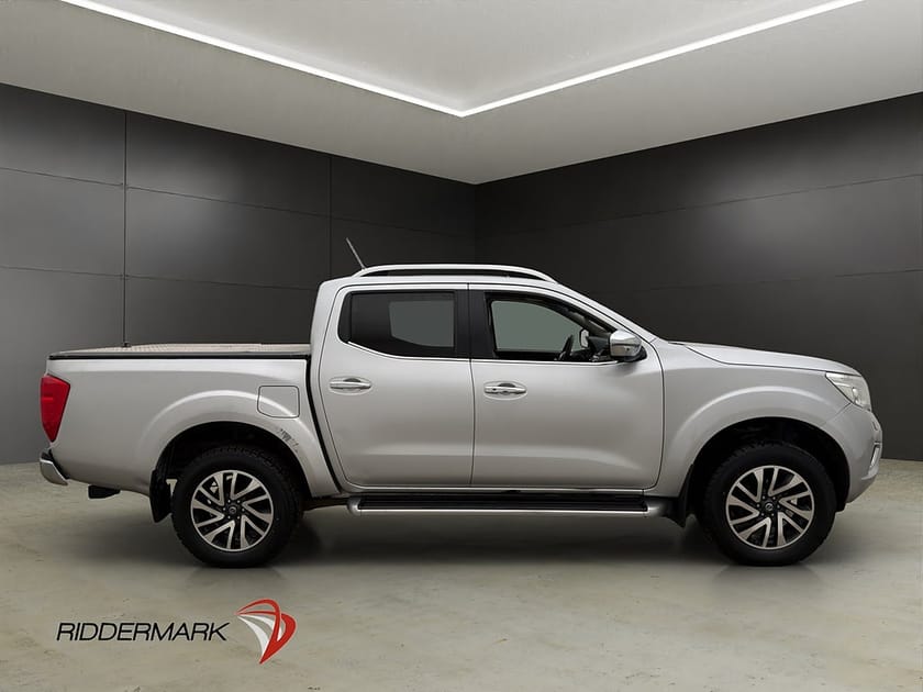 Bild 2 av Nissan Navara Dubbelhytt Tekna 4WD Drag 360° Diff Skinn Taklucka Moms