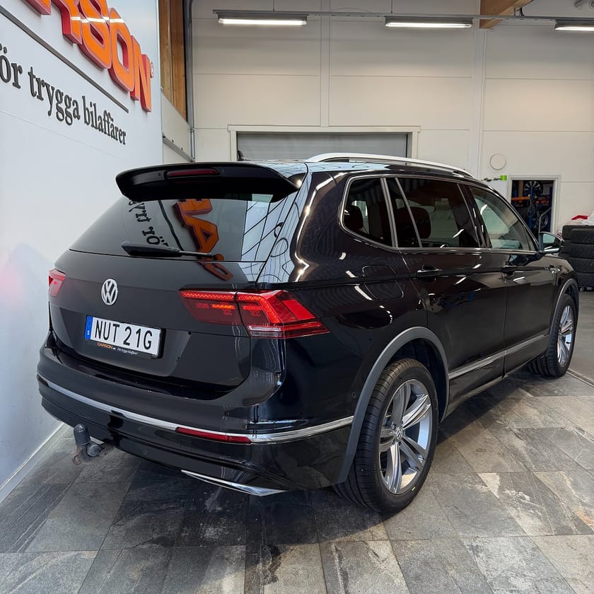 Bild 4 av Volkswagen Tiguan Allspace 7-sätes 7-sits 2.0 TDI 4M GT R-line Executive Carplay
