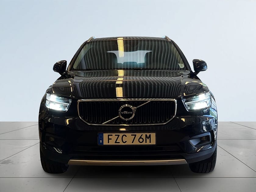 Bild 2 av Volvo XC40 B4 AWD Momentum Drag/Kamera/P-Värm/S&V-Hjul/Full servad
