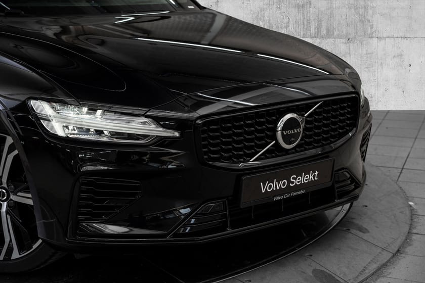 Bilde 2 av Volvo V60 T6 AWD Plug In Hybrid Ultimate Dark - Topputstyrt!