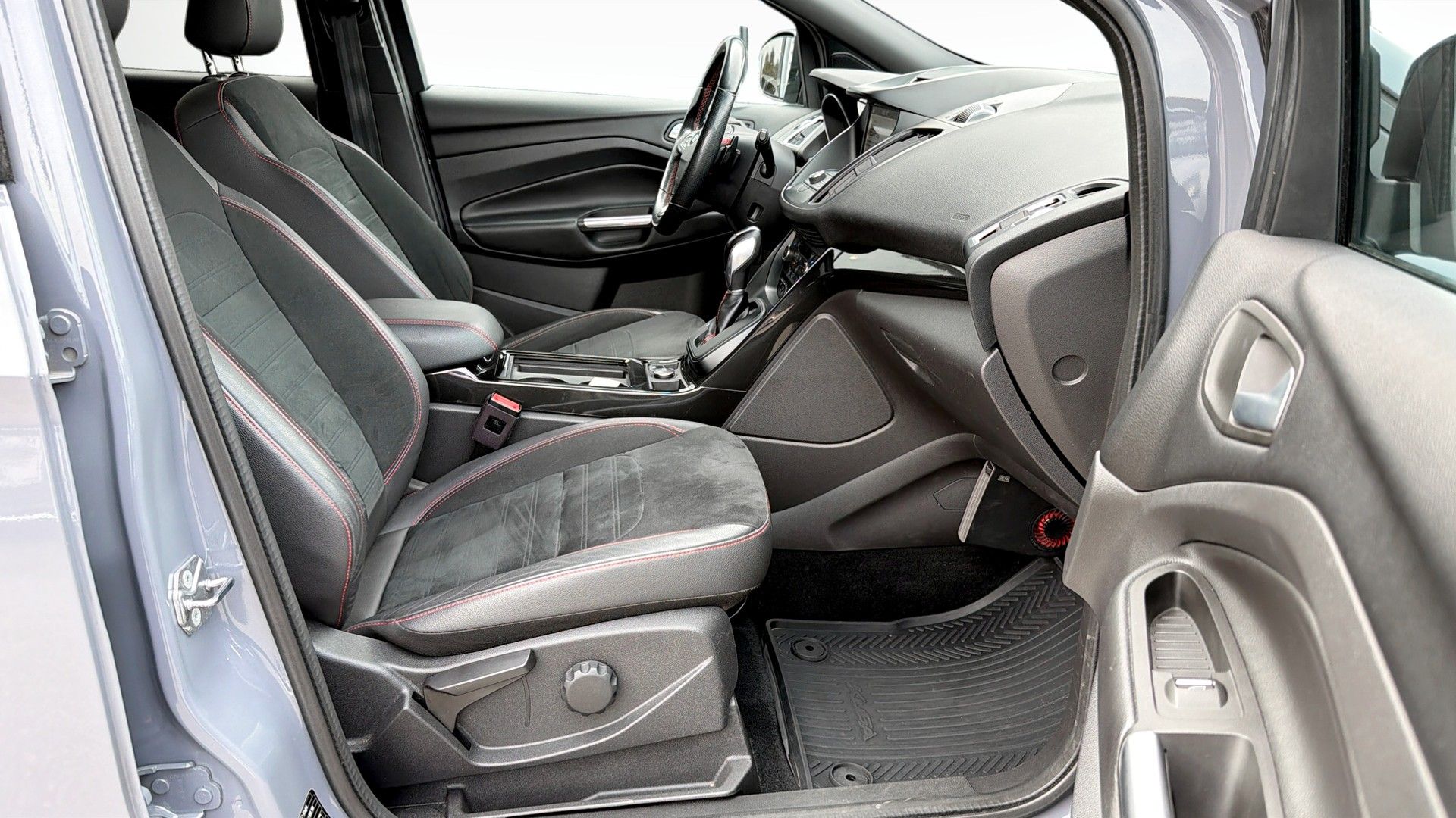 Ford Kuga ST-Line 150hk 2019, bild 3/10